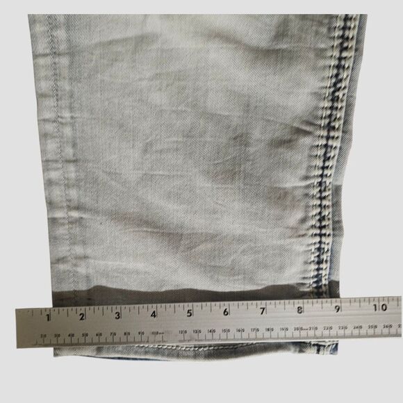 Rock Revival Women Jeans Yazhi Easy Crop Leg light wash with fading Size 32 - Picture 9 of 13